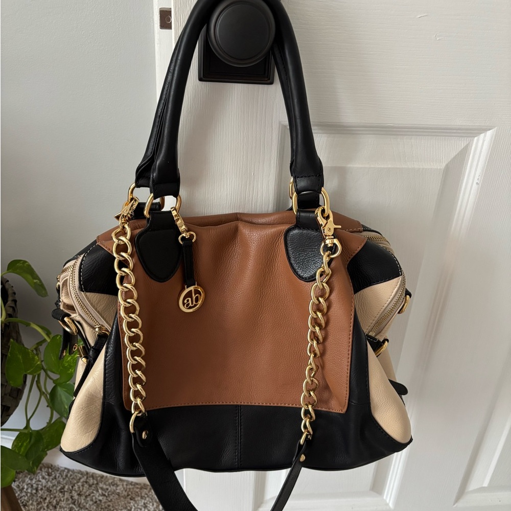 Audrey Brooke Women's Black and Tan Leather Handbag